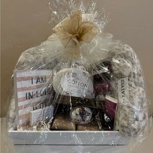 Fantasy Gift Set with Gold and Cream Accents